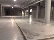 Gruntowne mycie podłogi betonowej